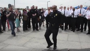 VIDEO: Neuveriteľné tanečné kreácie policajtov valcujú internet