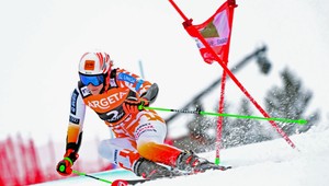 Jedna desatina sekundy od pódia, Vlhová napriek drobným chybám zdolala v obráku Shiffrinovú