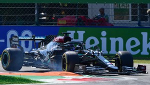 VC Talianska: Chaotickú kvalifikáciu ovládol Hamilton. Skvelý výkon Sainza