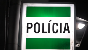 Krvavý incident: Muž s bodným poranením v oblasti krku skončil v nemocnici