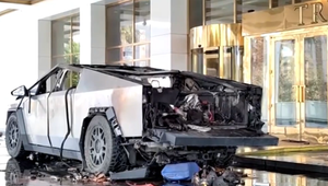 Pred Trumpovým hotelom vybuchlo vozidlo Tesla Cybertruck, hlásia jednu obeť