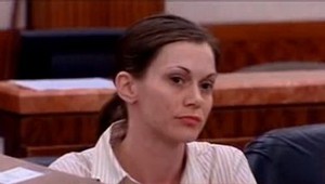 Drogovo závislá matka odrezala synčekovi genitálie, odsúdili ju na 99 rokov!