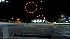 Policajt nafilmoval ohnivú guľu. NASA netuší, čo to je