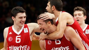 Turci zdolali na ME Španielov a postúpili zo skupiny