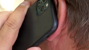 Dolapili mužov, ktorí okrádali seniorov. V mene polície volali, aby im z okna vyhodili peniaze a šperky