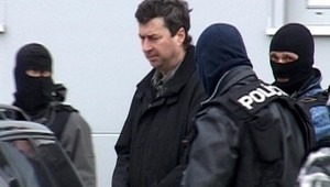 Kukláči dnes v Nitre chytili policajta