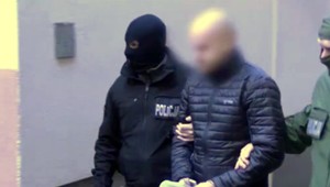 Dospelý muž cez internet zvádzal malé dievčatá