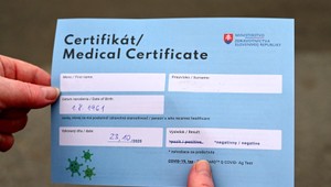 Pri skríningovom testovaní nemali certifikáty ochranné prvky. Ide v prípade falšovania o trestný čín?