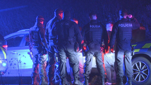 Policajná akcia so psovodmi: Policajti zastavili auto s rakúskou ŠPZ, zadržali dvoch mužov