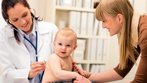 Vakcíny na povinné očkovanie bábätiek už sú k dispozícii, momentálne