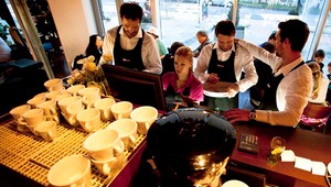 Handzuš, Országh a Zedník ako čašníci zarobili 1837 €!