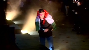 V uliciach Budapešti to vrie. Pred budovou parlamentu sa zišli tisíce ľudí