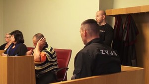 Nútili ich žobrať. Zarobiť na obchode s ľuďmi mali až 26 000 eur