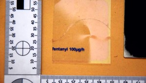 Policajti vyhlásili vojnu narkomanom. Už 4 ľudia zomreli po užití drogy z náplasti