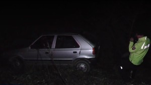 Sľúbil im, že ich odvezie, kam budú chcieť. Po pár minútach skončili v priekope