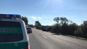 Na ceste za Kútmi vyhasol ďalší život. Vodič osobného auta zrážku neprežil