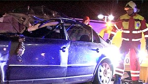 Auto so zamestnancami ministerstva vnútra napálilo do kamióna