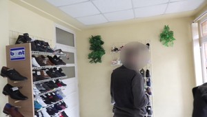 Mladík útočil s nožom v obchode. Plánoval sa vrátiť, aby svoj čin dokončil