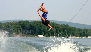 Skoro ako na Havaji. Na Dunaji sa chytala vlna