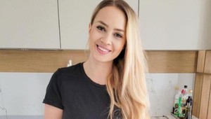 Moderátorka Barbora KRAJČÍROVÁ porodila: Tretie dieťatko je na svete. MENO dcérky vás dostane!