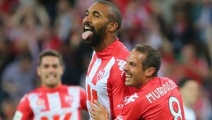 VIDEO. Lepší než Rooney? Holanďan nádherne trafil spoza polovice!