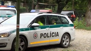 Opitá vodička sa pred policajtami ukryla v uličke