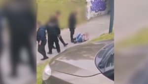 Brutálny útok pri nákupnom centre: Pracovníci SBS zbili muža bez domova