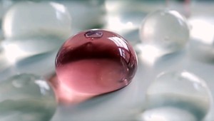 Koniec fliaš? Prichádza voda, ktorú vypijete aj s obalom