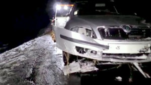 Otec zničil synove auto. Na vine je vraj sneh a vietor