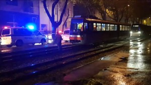 Chodec zahynul po zrážke s električkou