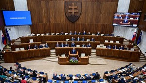 Európska komisia má obavy zo zmeny slovenskej ústavy. Nazbiera sa potrebných 90 hlasov?