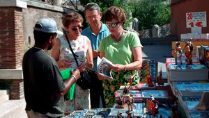 Kupujete na dovolenke suveníry? Zaobstarajte si doklad o kúpe