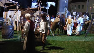 Šou Návštevníci sa začala: Sexi modelka provokuje