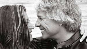 Má za ženu sväticu, alebo si len zvykla..? Hviezdny spevák priznal desiatky mileniek!