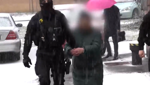 Žena obvinená z vraždy manžela si na rozsudok počká za mrežami