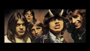 Člen legendárnej skupiny AC/DC si chcel objednať dve vraždy
