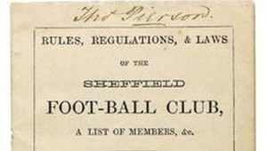 Najstaršia kniha pravidiel futbalu za milión eur