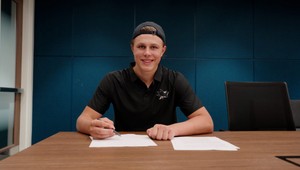 STENBERG prvým hráčom draftu so zmluvou v NHL