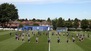 Vyjadrujte podporu Georgovi Floydovi, Premier League sľubuje netrestanie