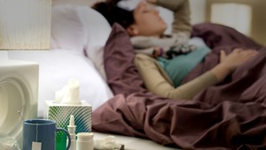 Chorých na chrípku pribúda. Zatvárajú školy a škôlky