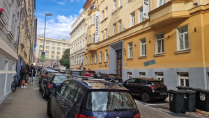 NAKA zasahovala v budove rádia Borisa Kollára aj v ďalších firmách v Bratislave