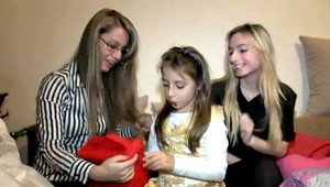 Rozprávkové Vianoce. Nadácia TV JOJ obdarovala tri parádnice šatami