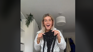 Blondína si objednala vysnívané šaty, no keď si ich chcela vyskúšať, zostala v šoku: Na koho TOTO ušili?