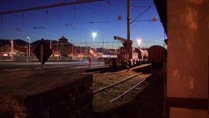 Tínedžerka, ktorú zasiahol prúd, je stále v umelom spánku. Na koľajový stroj vyliezla pre fotku