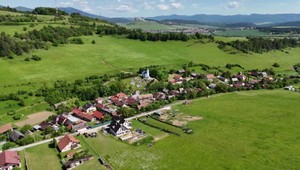 Zákon to zakazuje, realita je iná: Na Slovensku sú desiatky obcí s rovnakým názvom