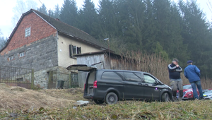 Samotársky muž uhorel vo vlastnom dome, polícia skúma príčinu