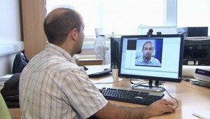 Chcete iné črty tváre? Táto kamera vám ukáže, ako by ste vyzerali