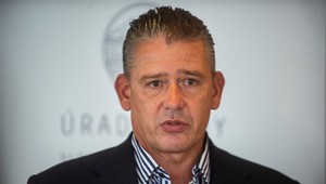 Vláda nesúhlasí s odvolaním ministra vnútra Mikulca