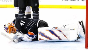 Jaroslav Halák si napriek zraneniu pripísal 200. víťazstvo