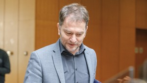 Robia si zamestnanci ministerstva z Matoviča srandu? Tentoraz dostal nálepku stop fašizmu rovno medzi oči